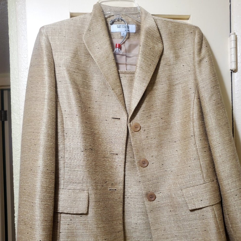 Women's long sleeve gold business suit. Suit Studio, size 10.